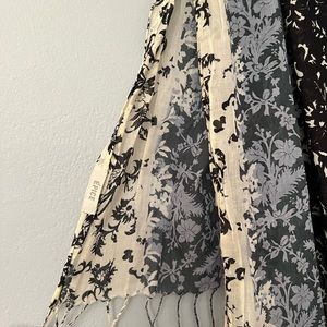 Épicé Cotton scarf black Gray white gently used